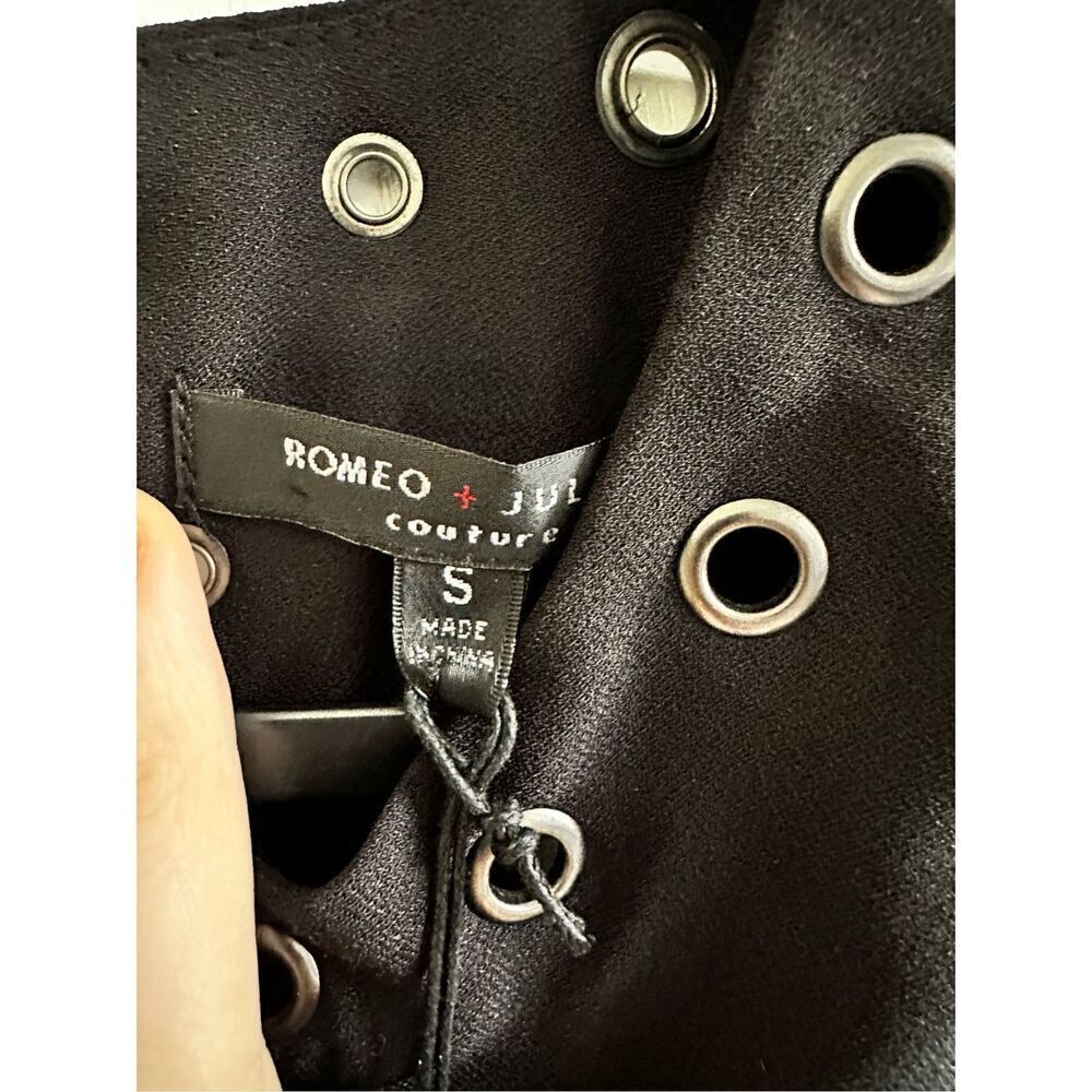 NWT Romeo and Juliet, black grommet top - Picture 4 of 6